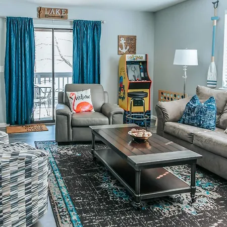 Updated Branson Condo With Pools And Golf Course!